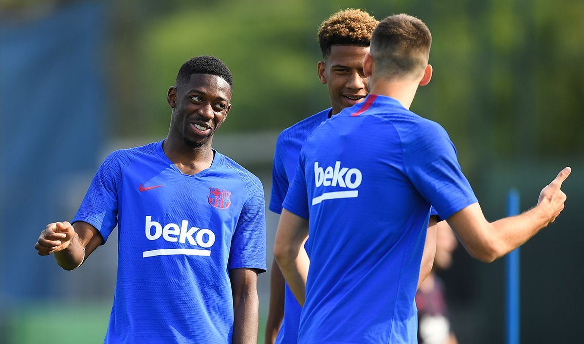 Ousmane Dembélé, Todibo y Lenglet durante un entreno del Barça