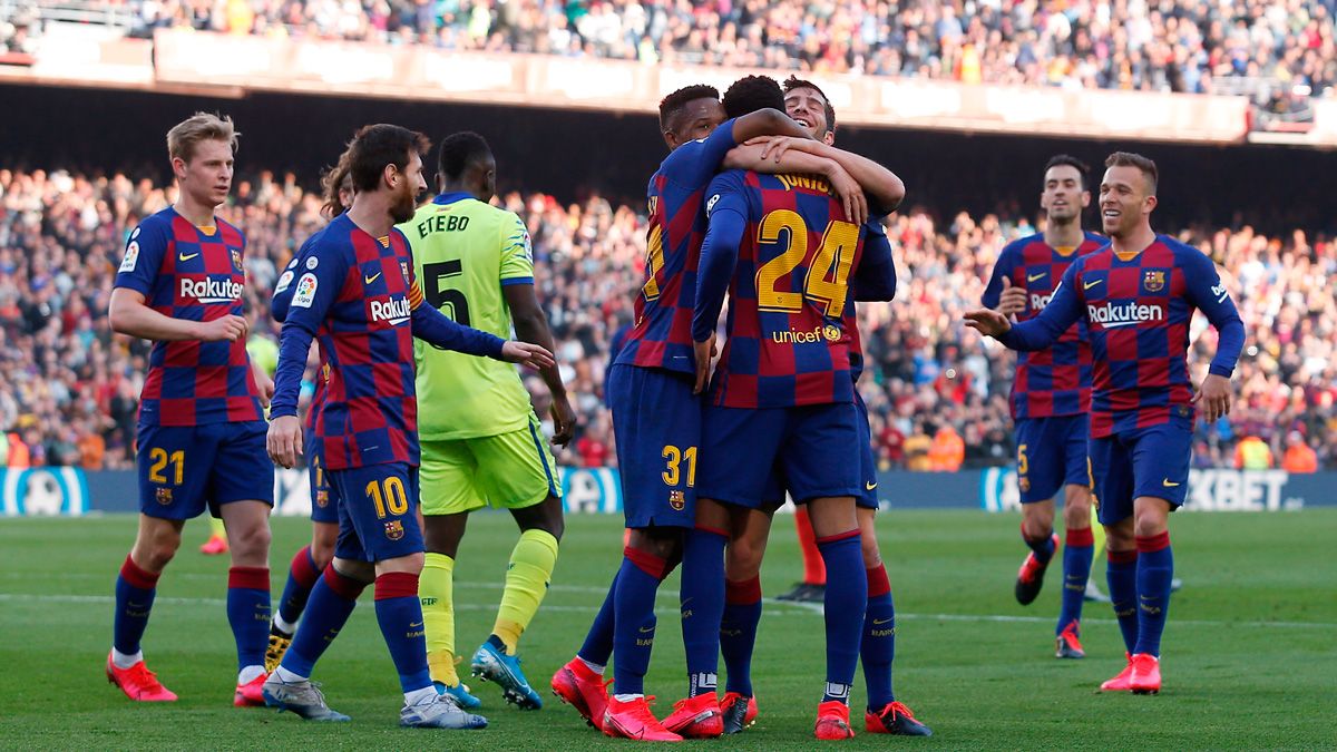 The players of Barça celebrate a goal in LaLiga
