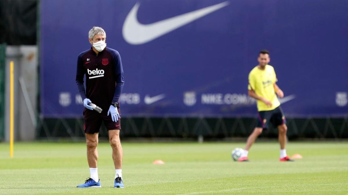 Quique Setién in a training session of Barça | FCB