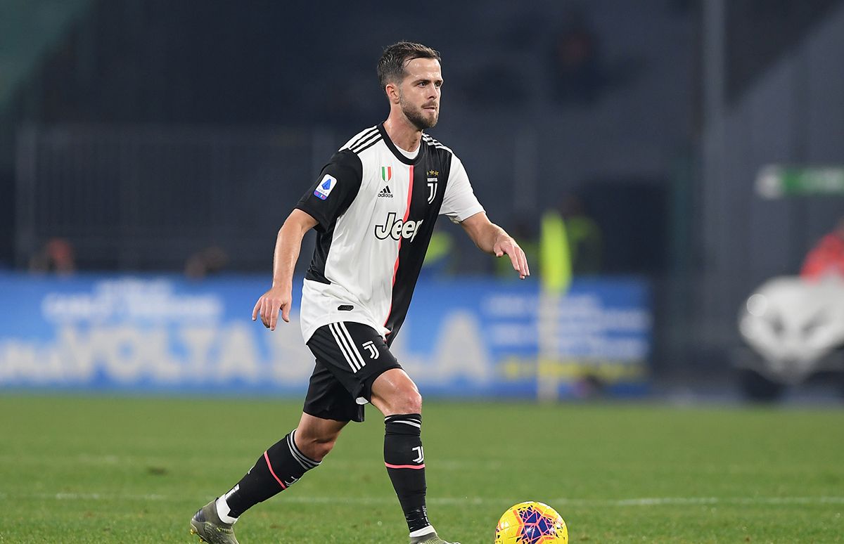 Pjanic, durante un partido