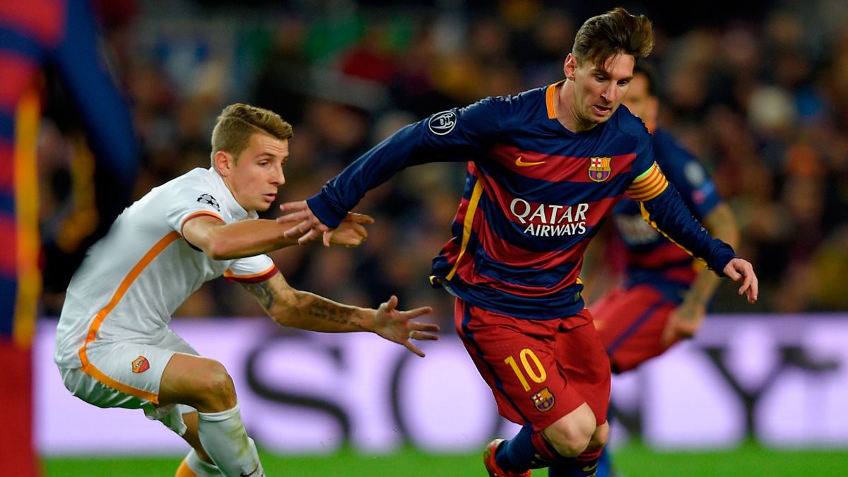 Lucas Digne and Leo Messi in a match between Barça and Roma in the Champions League