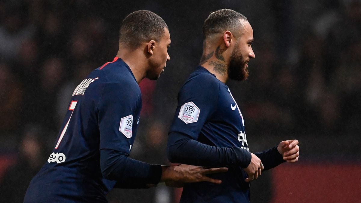 Neymar and Kylian Mbappé in a match of PSG in the Ligue 1