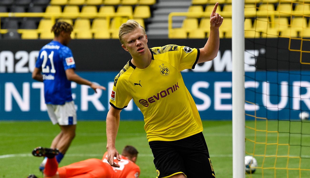 Erling Haaland celebra su gol contra el Schalke
