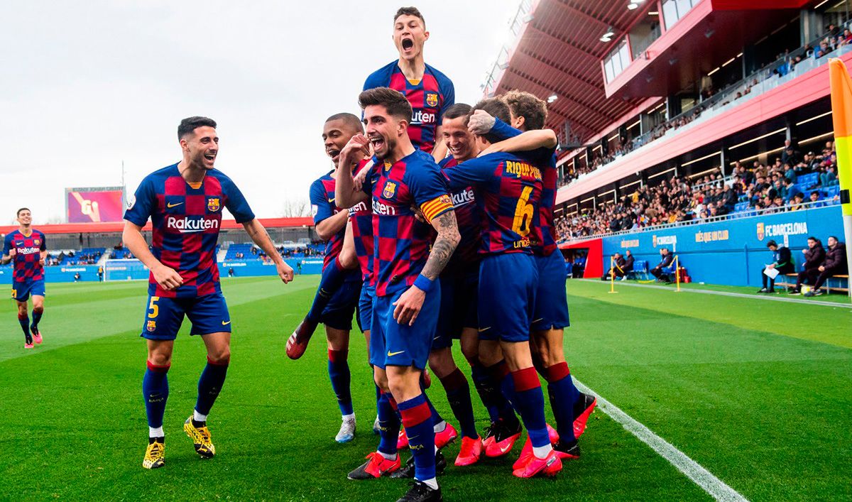 Monchu y otros jugadores del Barça B celebra un gol / Foto: Twitter FC Barcelona B