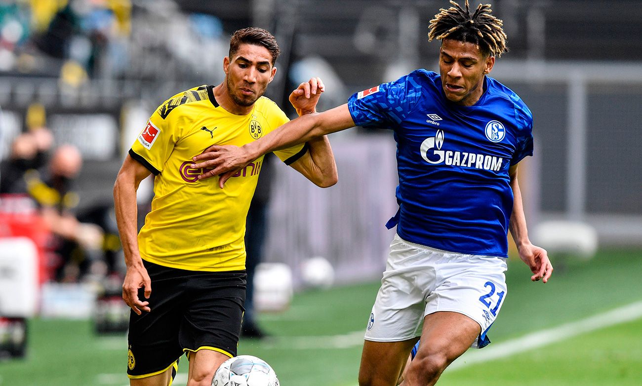 Todibo en una carrera con Achraf en el Dortmund-Schalke