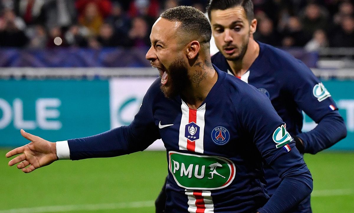 Neymar Celebrates a goal of the PSG