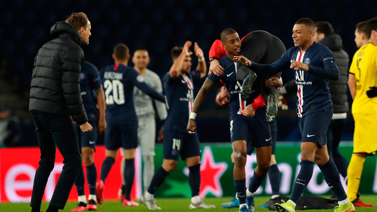 The players of PSG celebrate a victory in the Champions League
