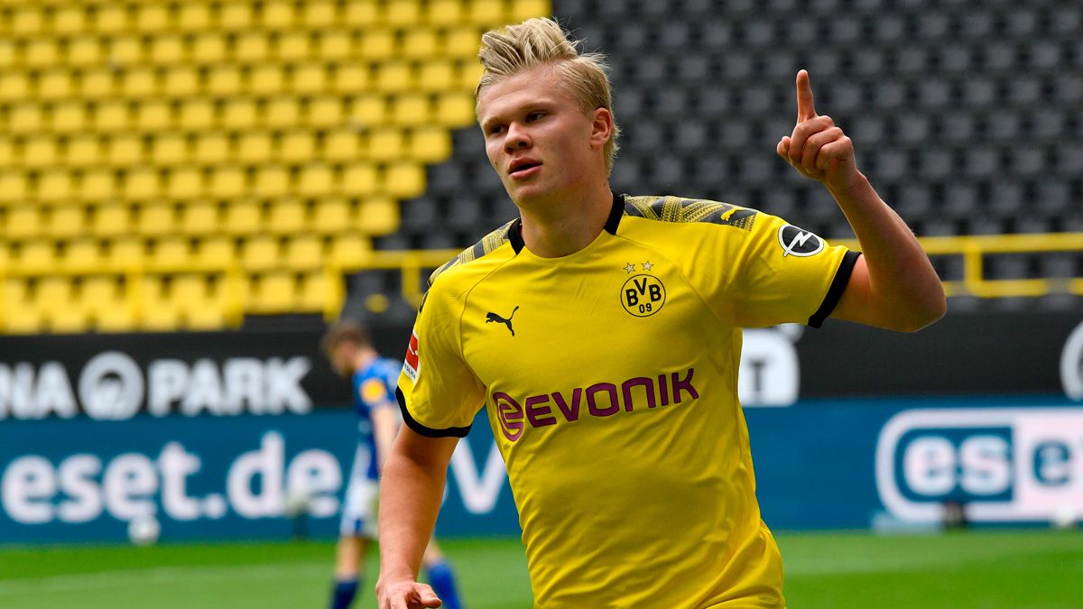 Erling Haaland celebrates a goal with Borussia Dortmund in the Bundesliga