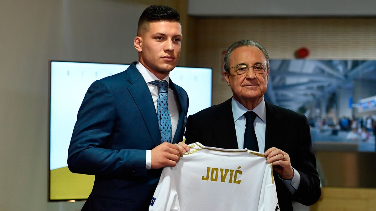 Luka Jovic and Florentino Pérez in the presentation of the serbian with Real Madrid