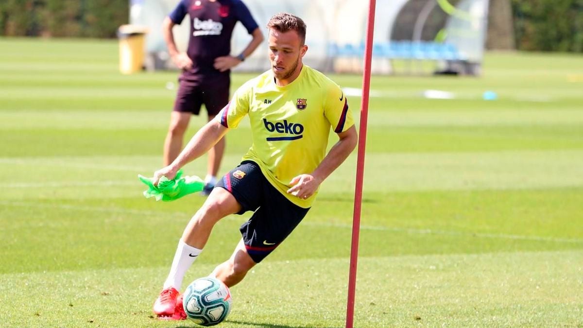 Arthur en una sesión de entrenamiento del Barça | FCB