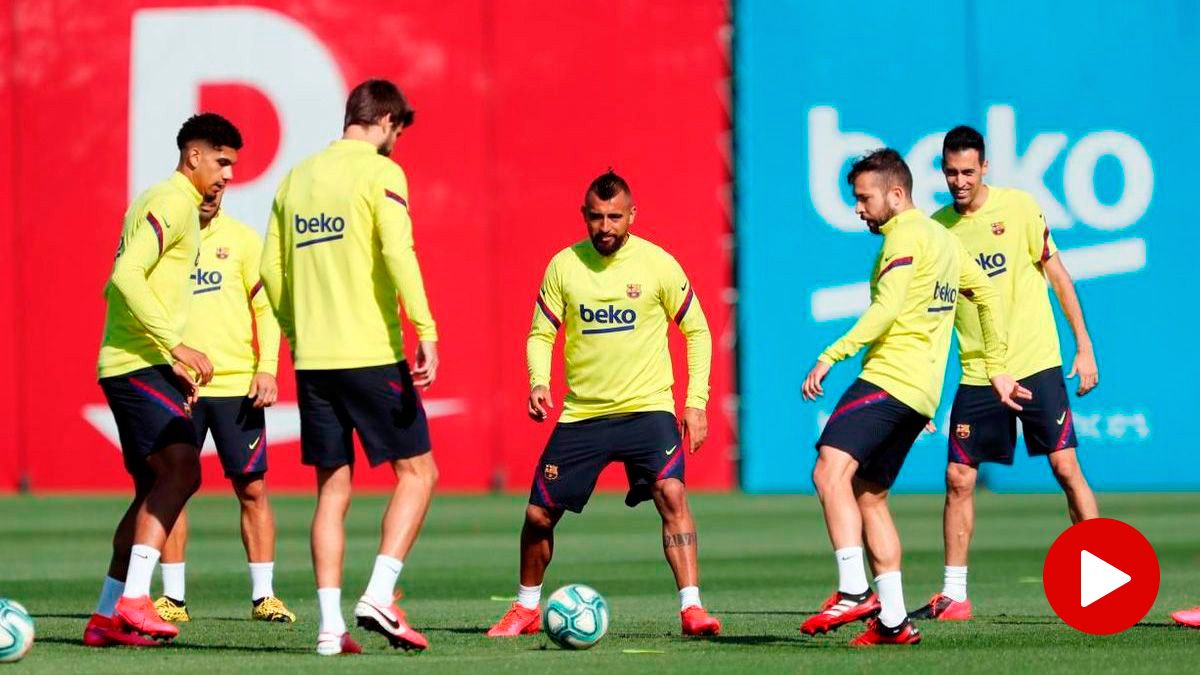 Several players of the Barça in a training