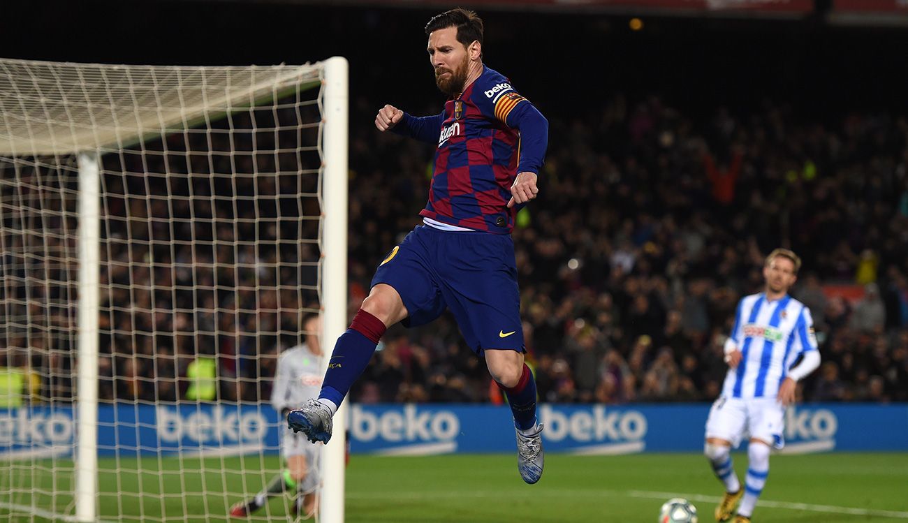 Messi celebra su gol de penalti ante la Real