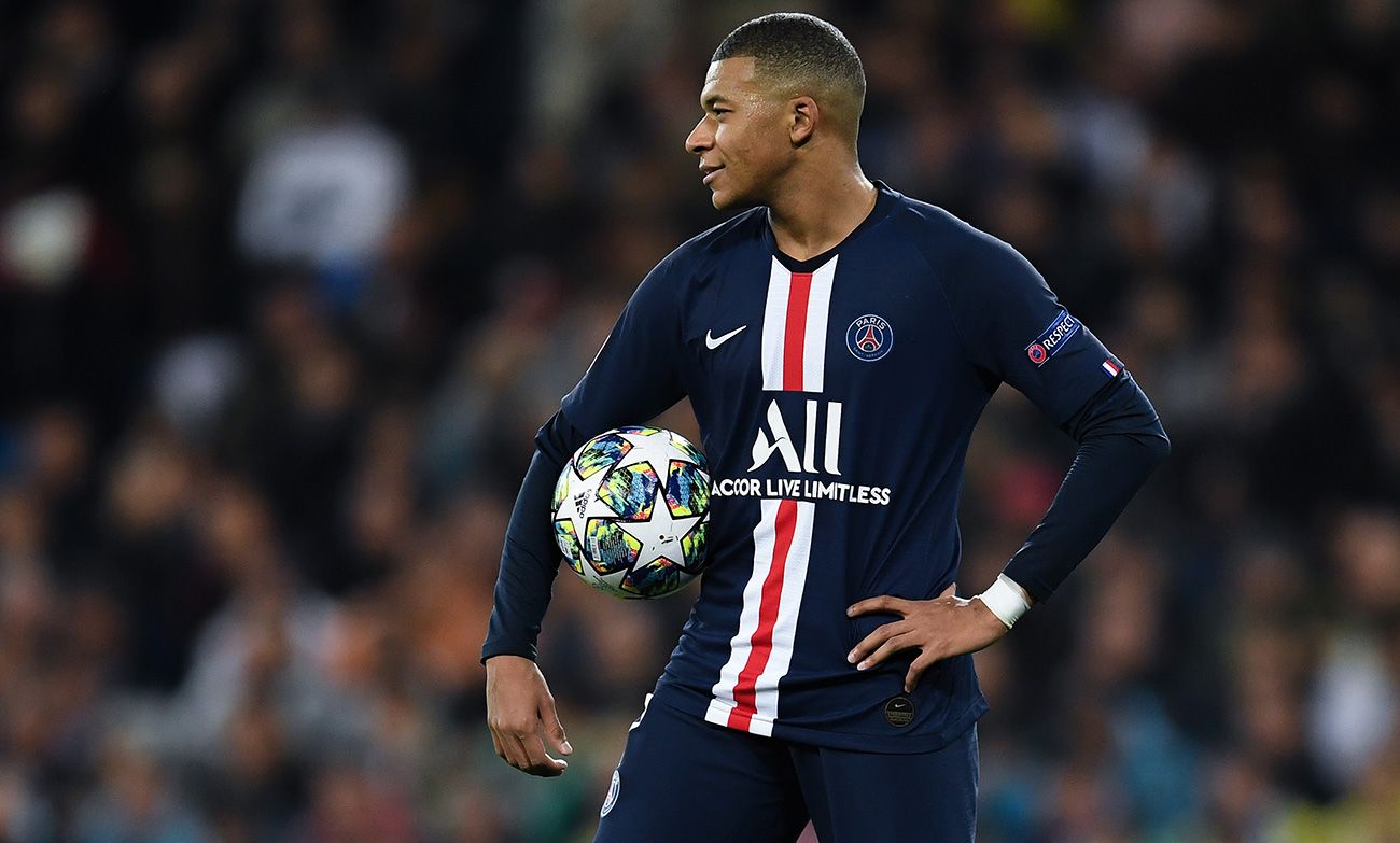 Kylian Mbappé Takes the ball in a party