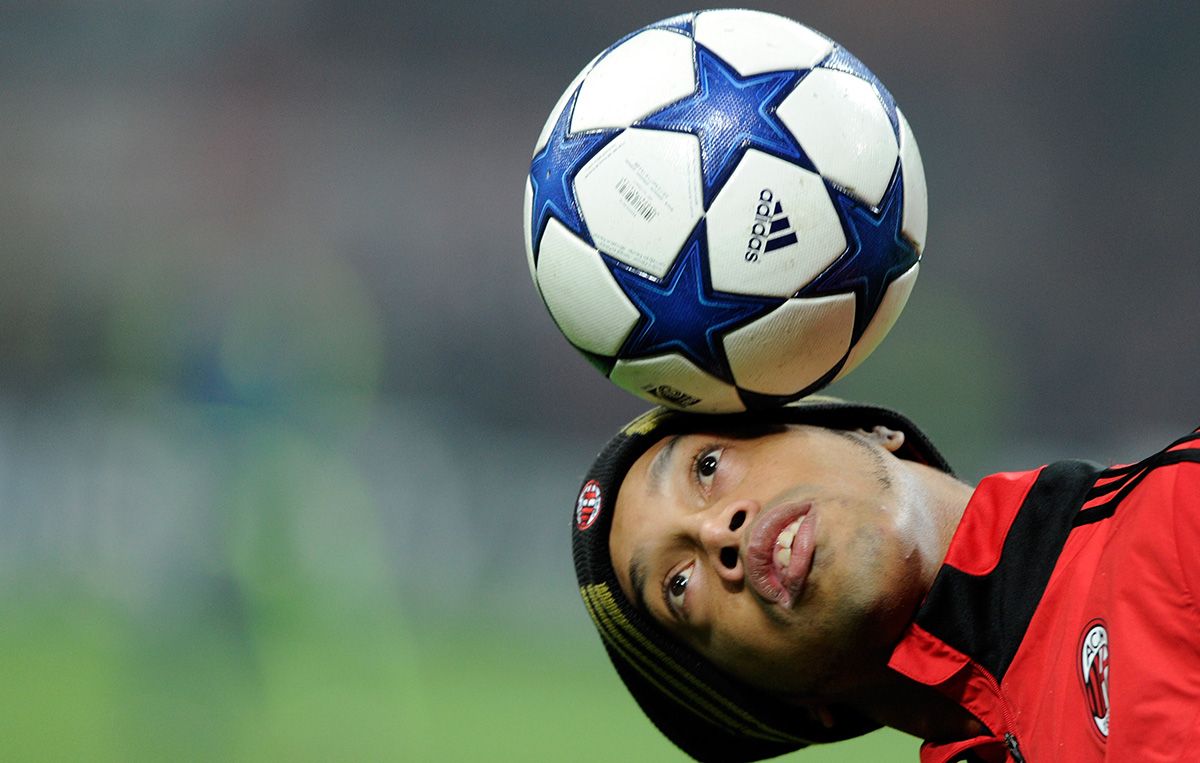 Ronaldinho, juggling with the ball in the AC Milan