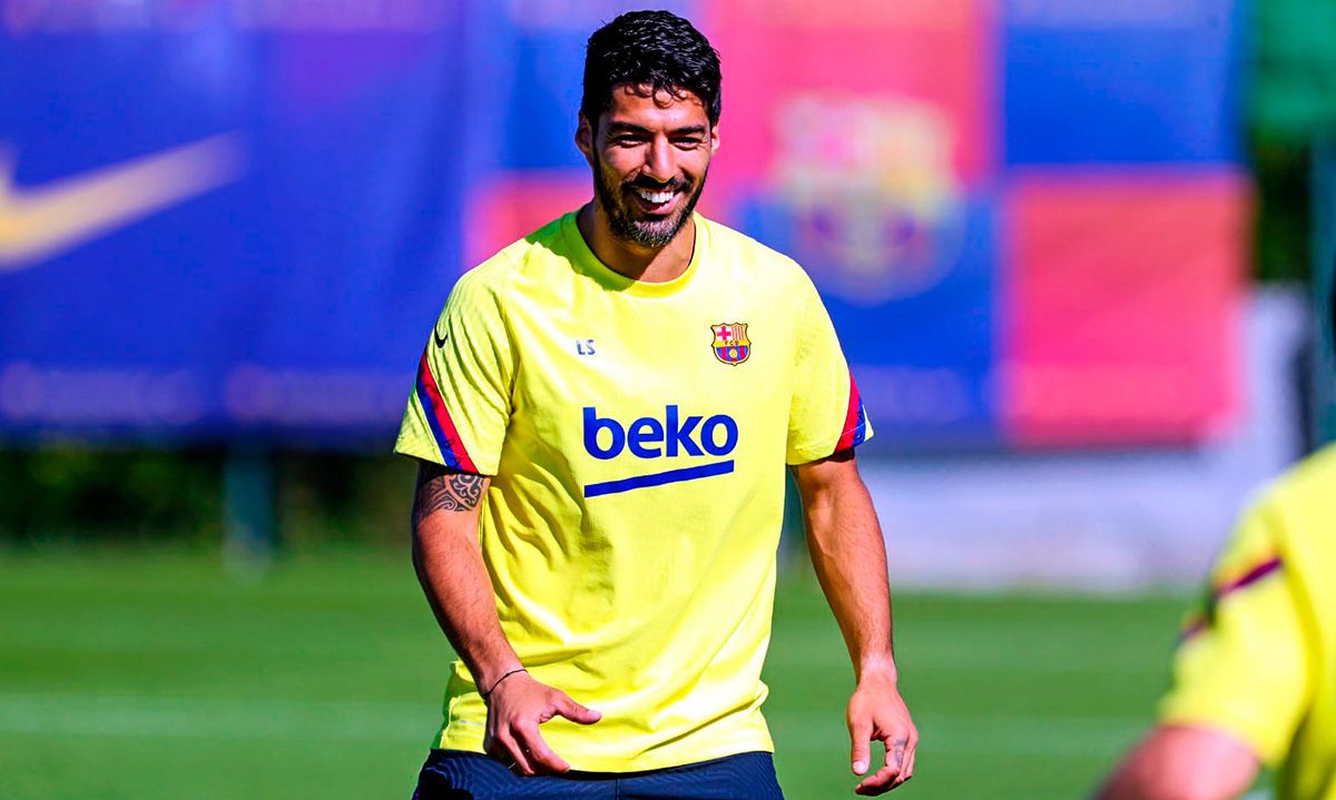 Luis Suárez, entrenando con una sonrisa en el Barça