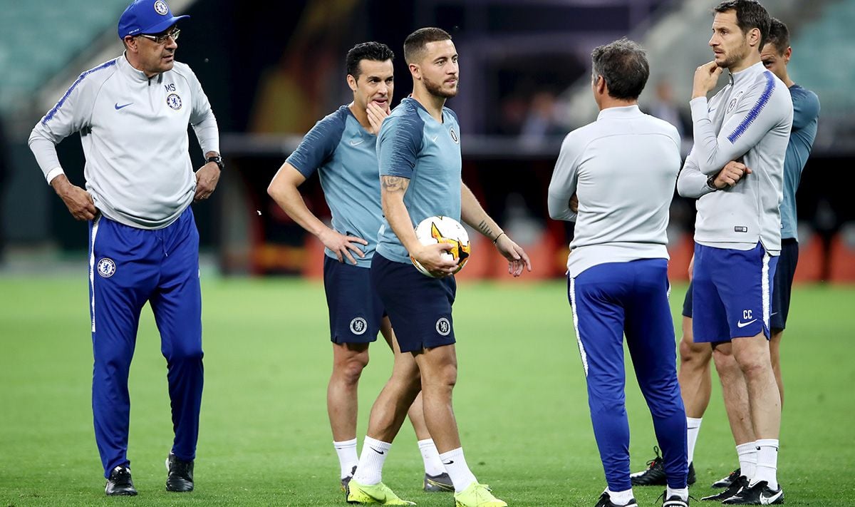 Eden Hazard y Pedro en un entrenamiento con el Chelsea