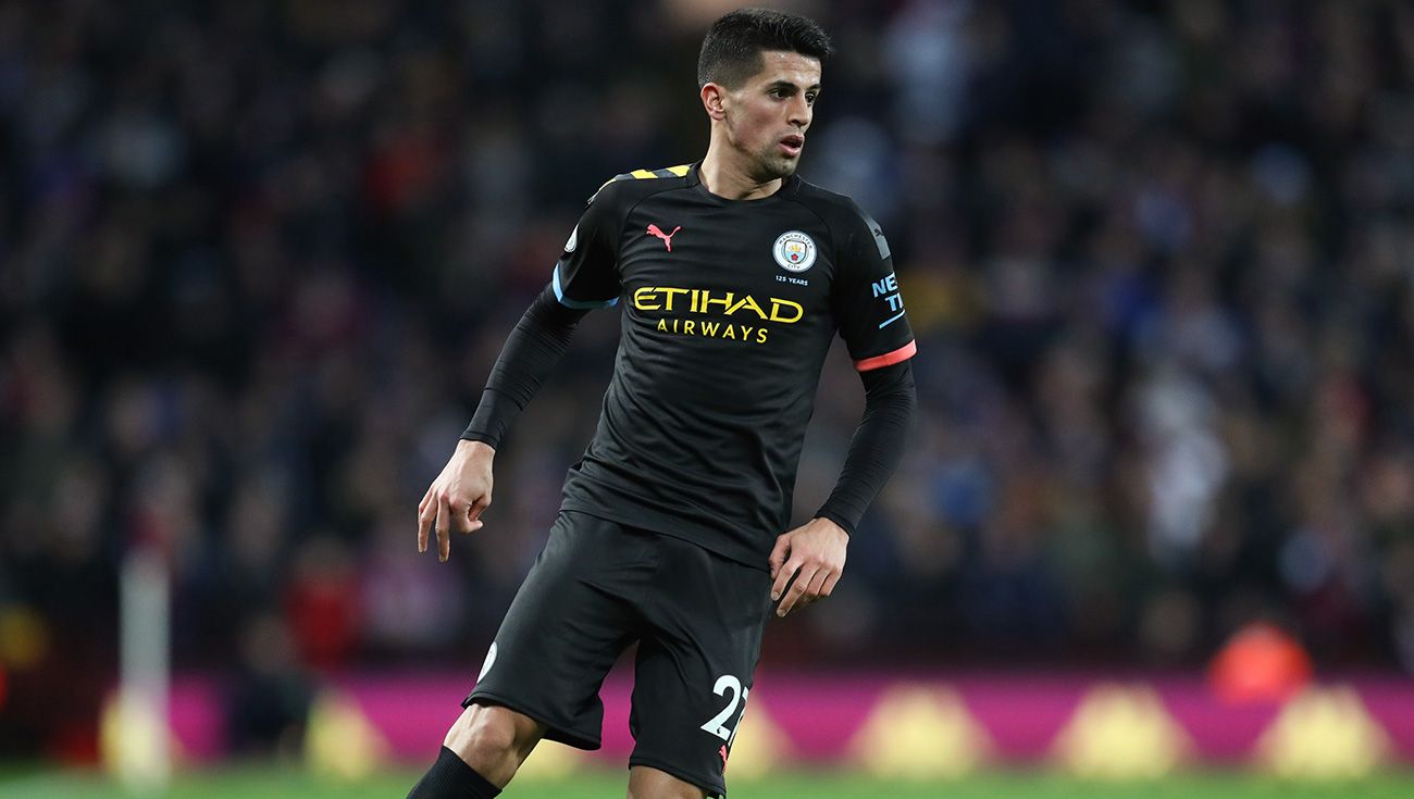 Joao Cancelo en un partido con el Manchester City