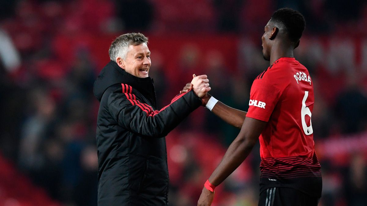 Ole Gunnar Solskjaer and Paul Pogba in a match of Manchester United