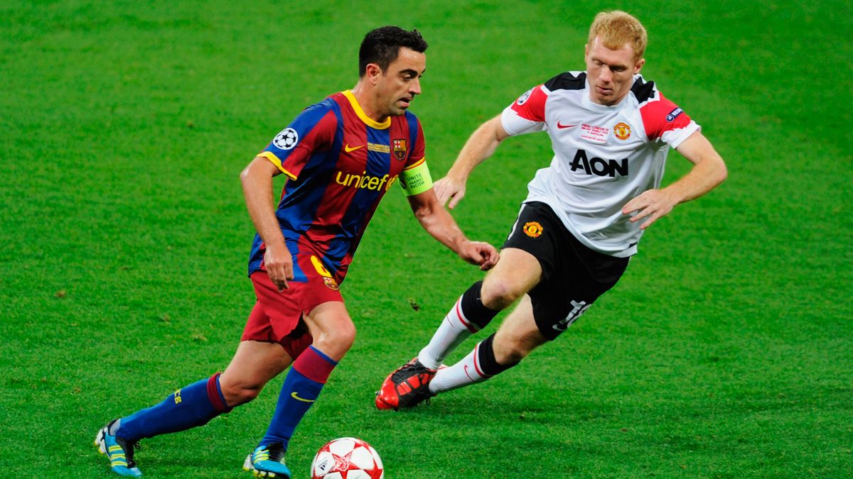 Xavi Hernández and Paul Scholes in a Barça-Manchester United of Champions League
