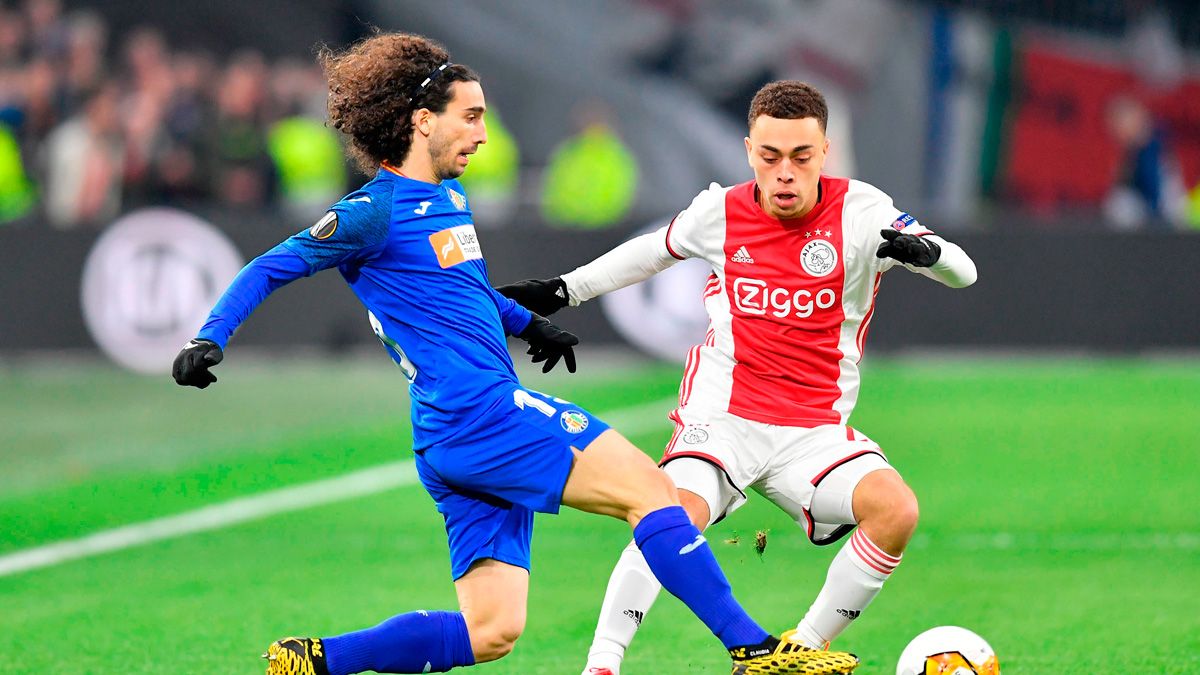 Sergiño Dest in a match of Ajax in the Europa League
