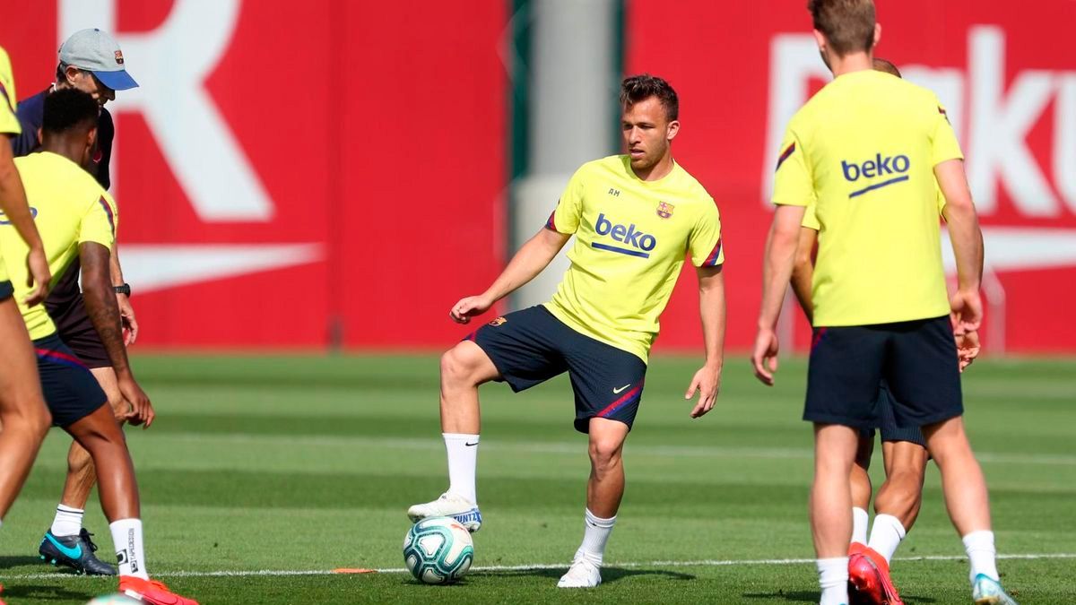 Arthur en una sesión de entrenamiento del Barça | FCB