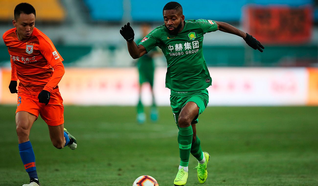 Cedric Bakambu in a party of his team in China
