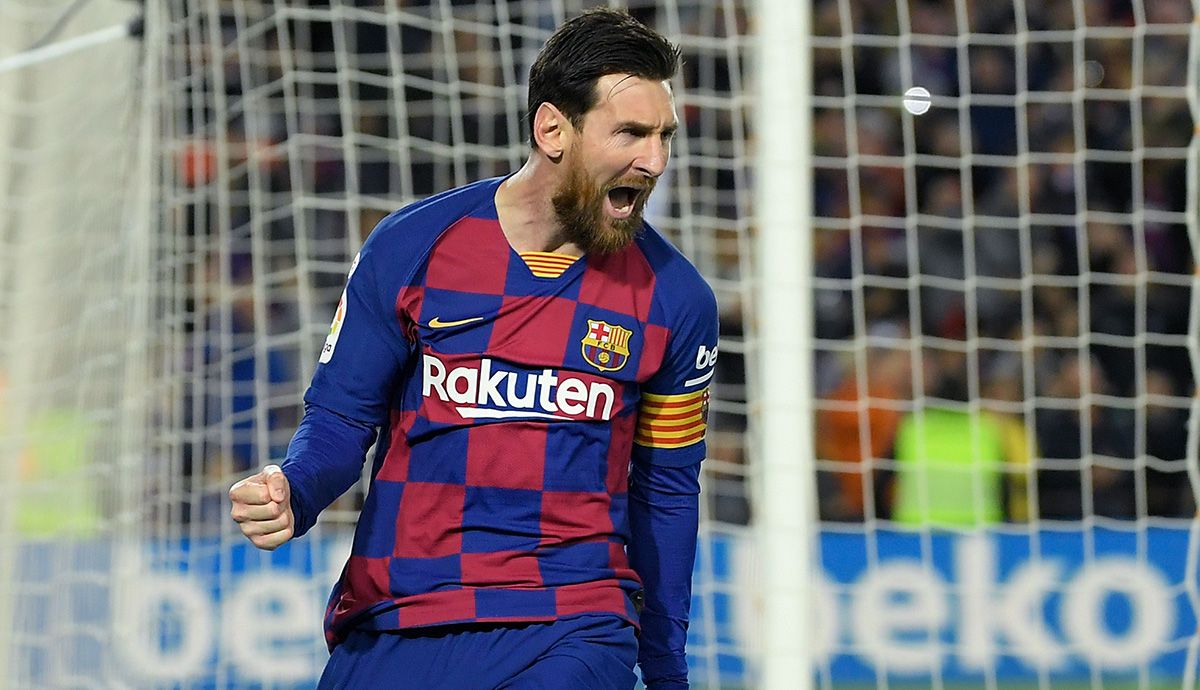Leo Messi celebrates his goal of penalti against the Real