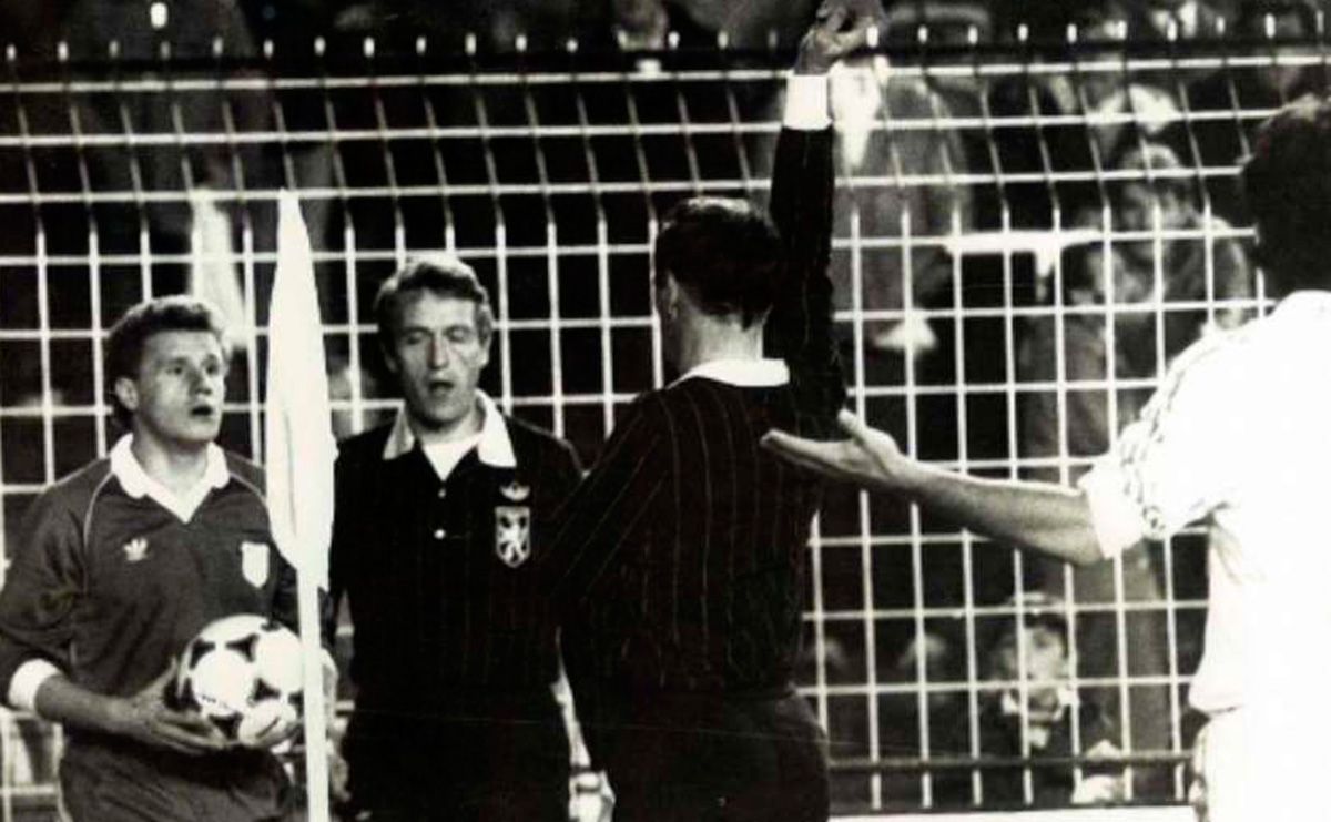 Desnica, siendo expulsado en el Santiago Bernabéu / Fuente: MARCA