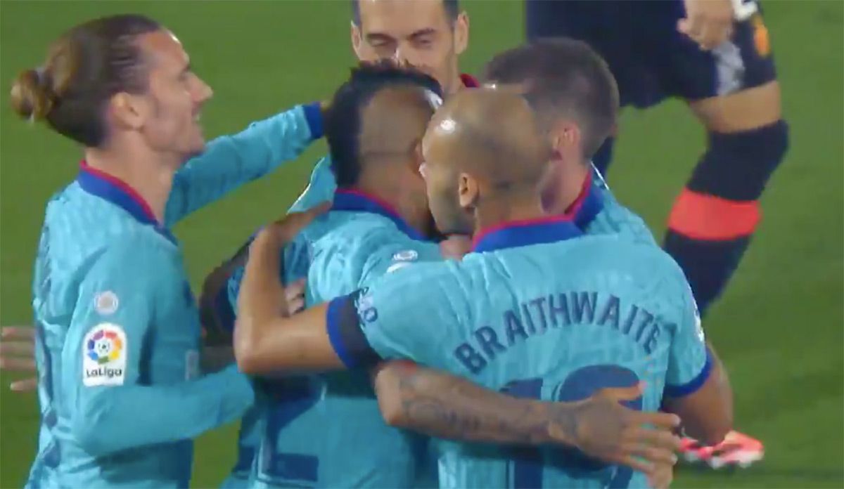 Arturo Vidal, celebrando el gol contra el Mallorca con sus compañeros