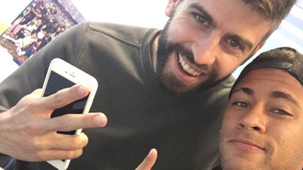 El astro brasileño del fc barcelona felicitó los 29 años de gerard piqué