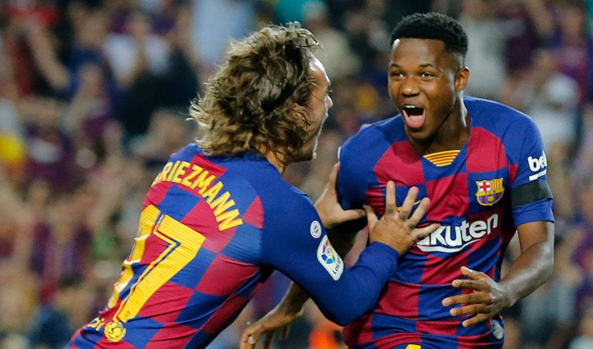 Ansu Fati and Griezmann, celebrating a goal with the Barça