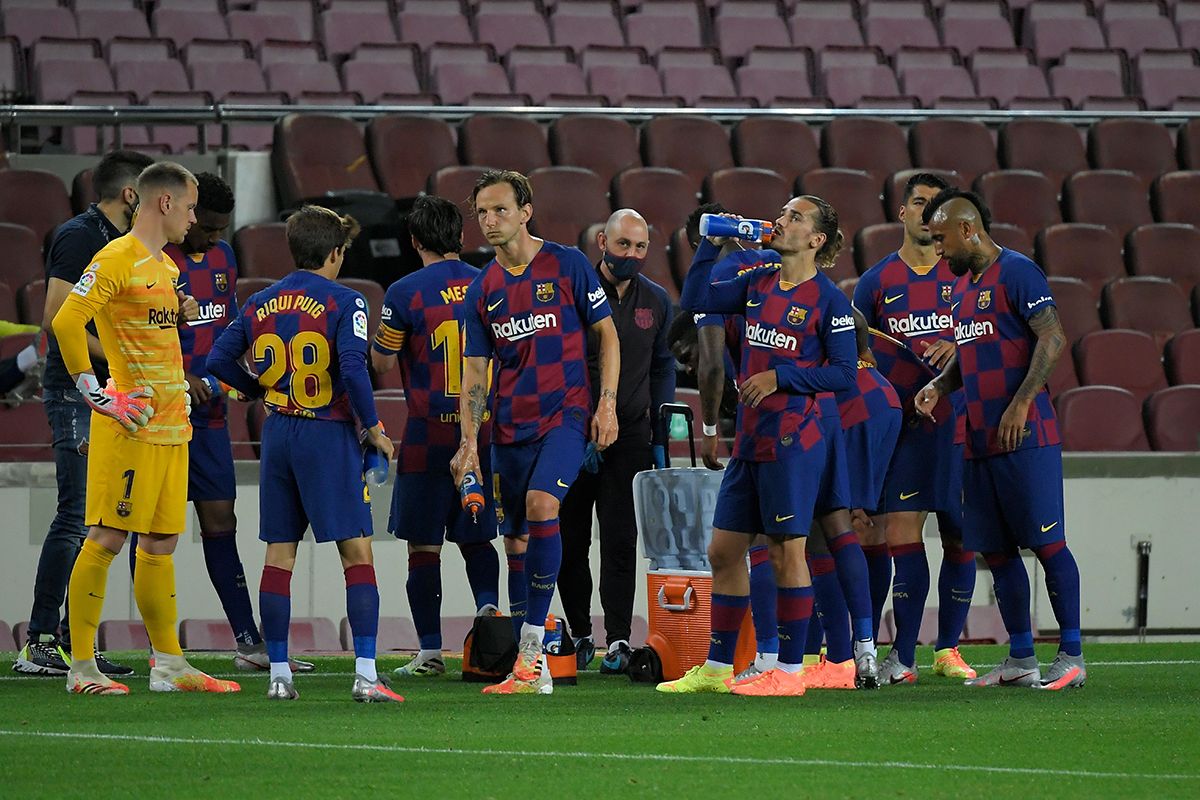 Players of the Barça during a rest