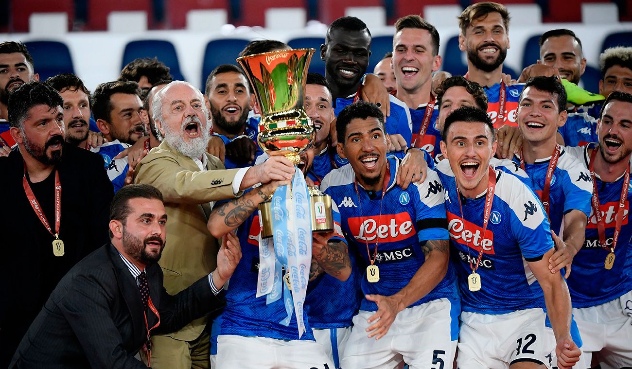 The Naples raises and celebrates the Coppa of Italy