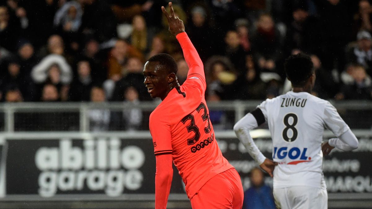 Tanguy Kouassi celebrates a goal with PSG in a League 1 match