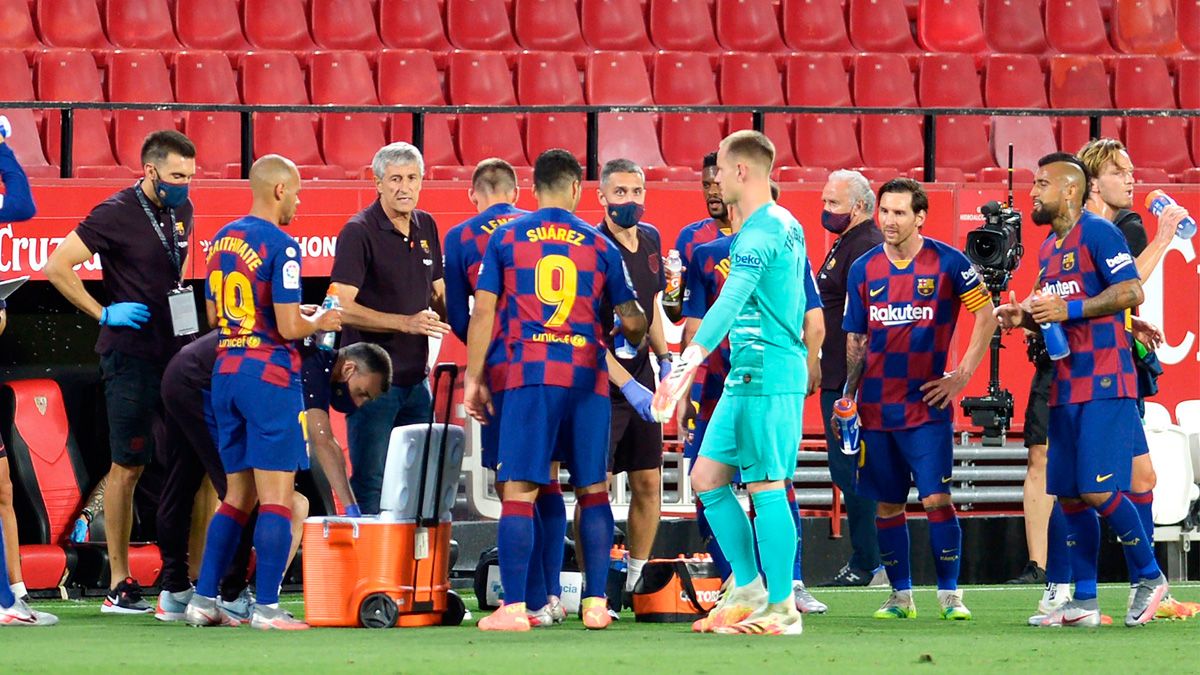 The players of Barça during a match against Sevilla in LaLiga
