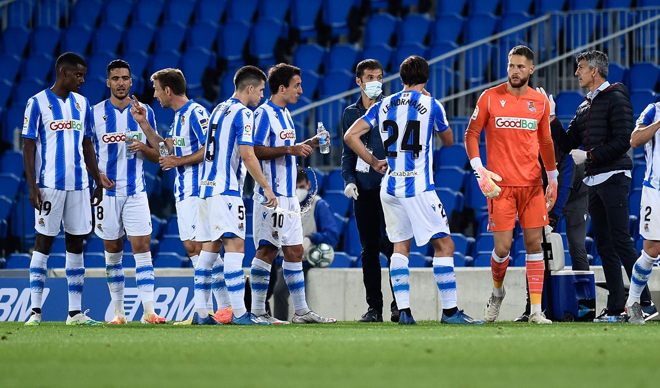 Los jugadores de la Real Sociedad en un 'break'