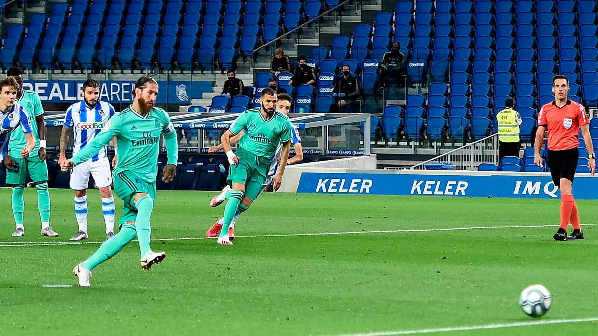 Sergio Ramos scores a penalty in a Real Sociedad-Real Madrid