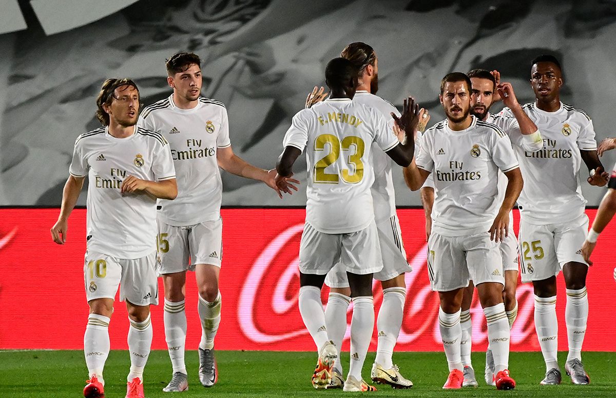 Los jugadores del Madrid celebran el gol del Mallorca