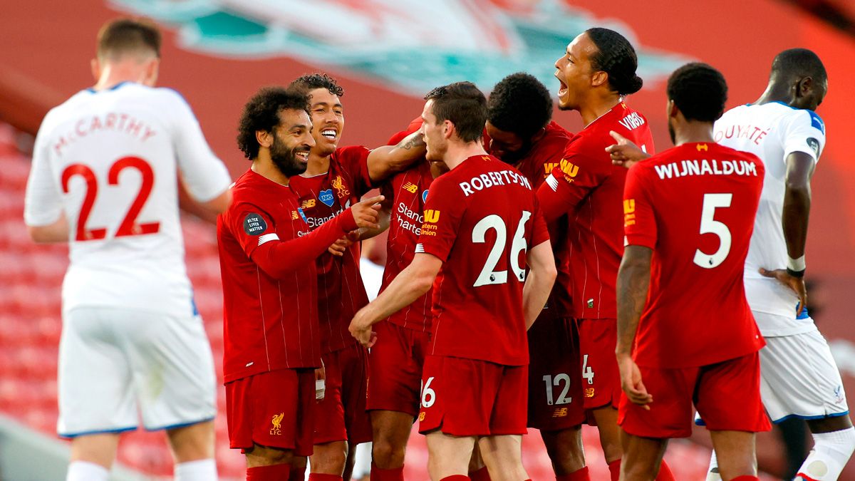 Los jugadores del Liverpool celebran un gol en la Premier League