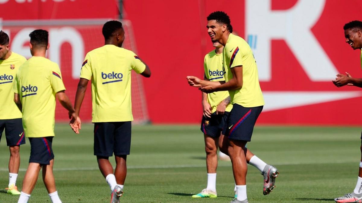 Barça youngsters in a training session of the first team | FCB