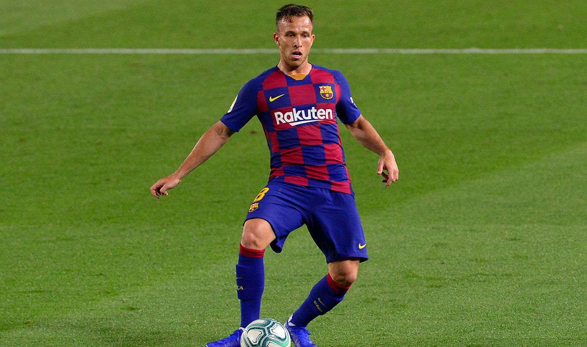 Arthur Melo in the party in front of the Athletic