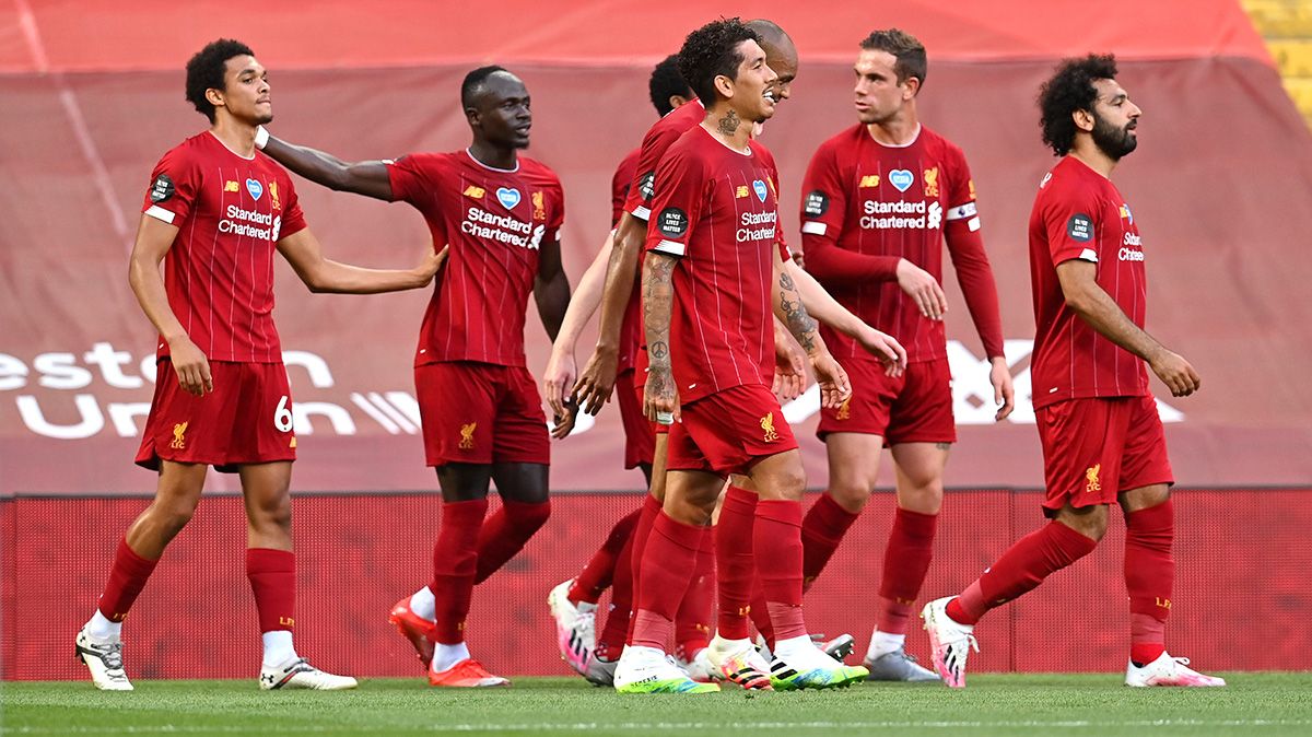 The players of the Liverpool celebrate a goal