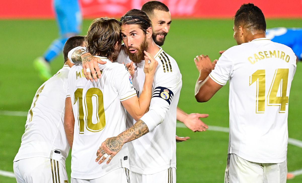 Sergio Ramos, celebrando un gol con Luka Modric