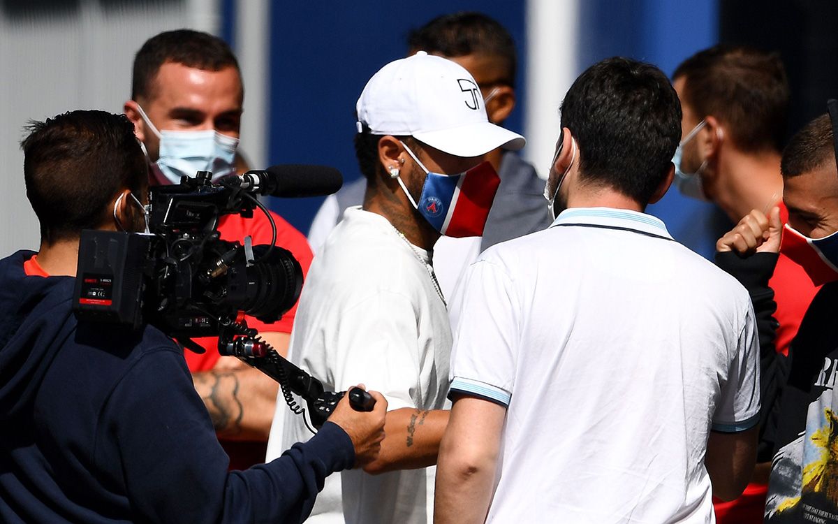 Neymar Jr, with mask attending to the media