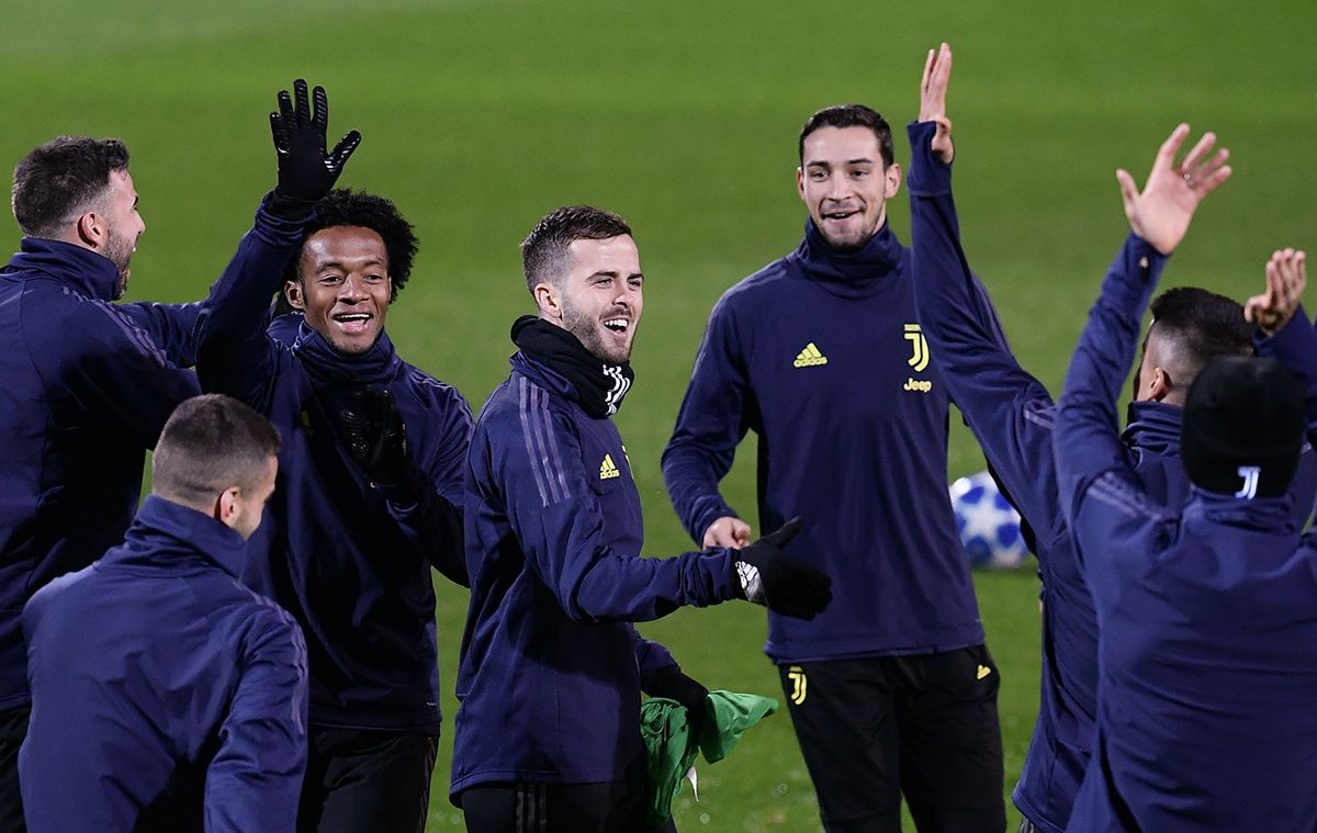 Pjanic, beside Cuadrado and De Sciglio