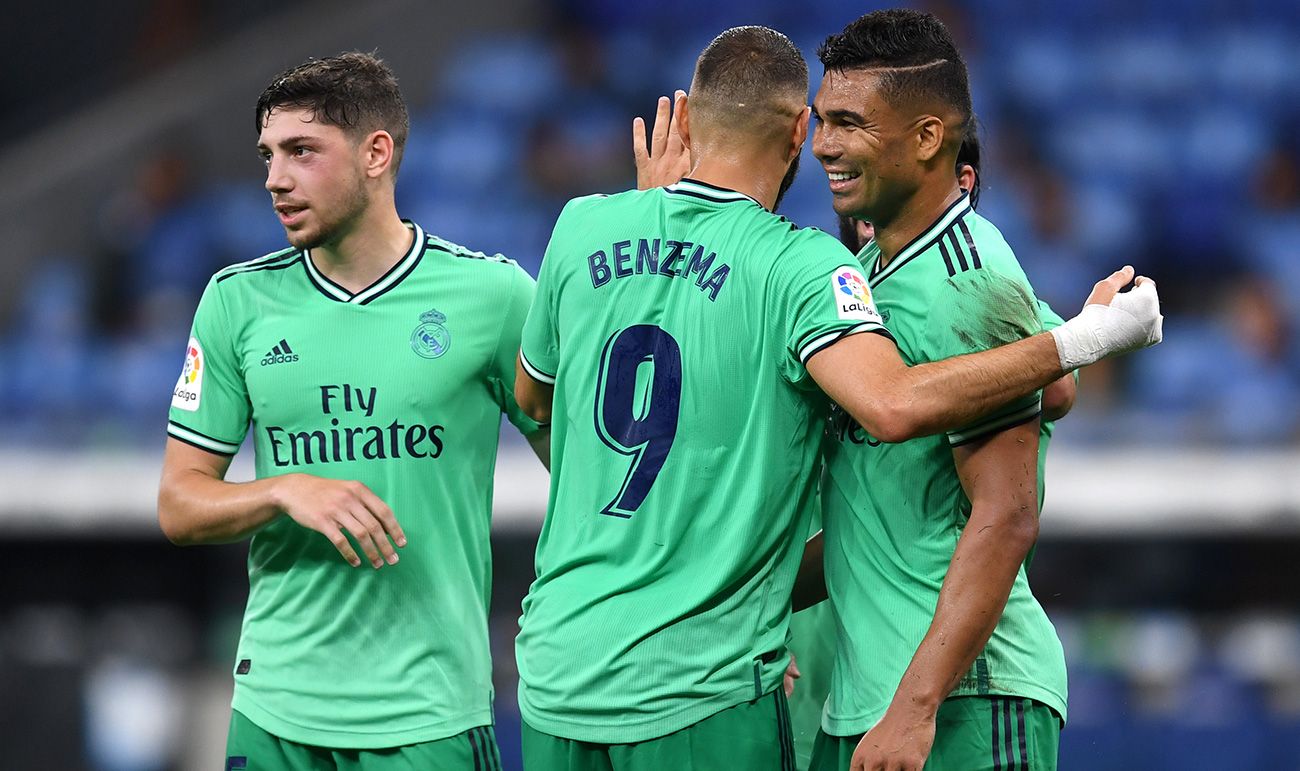 Benzema, Casemiro y Valverde celebran un gol del Madrid