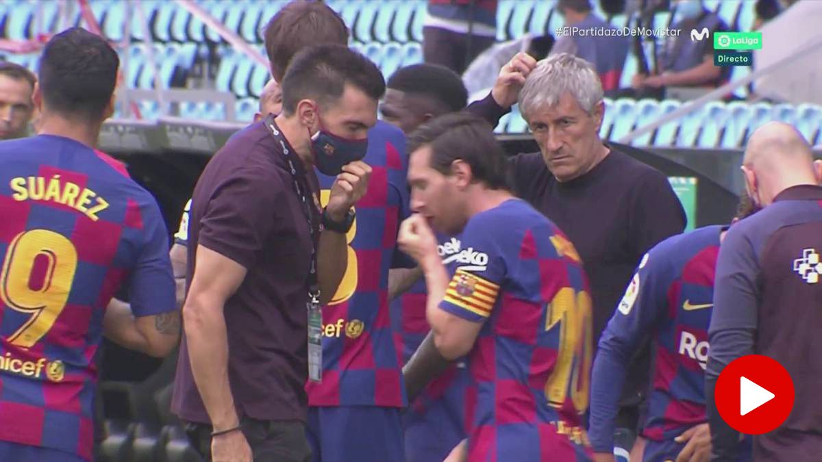 Messi ignoró a Sarabia ante la mirada de Setién