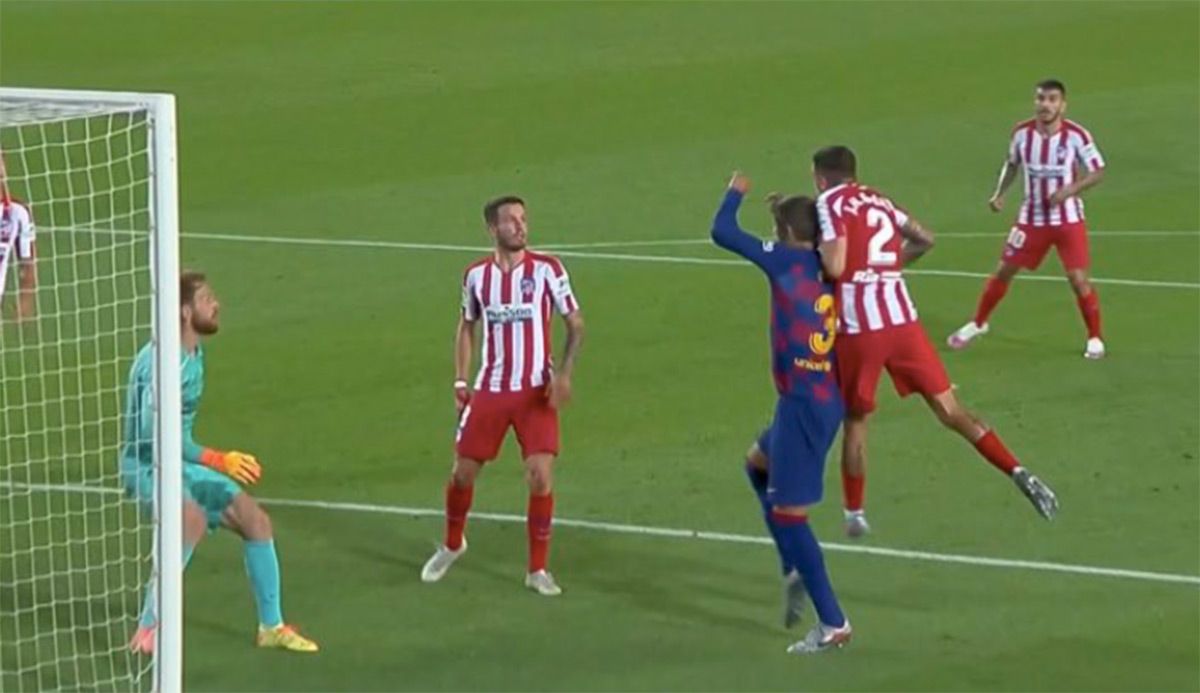 El penalti de Giménez a Piqué, en una captura de pantalla