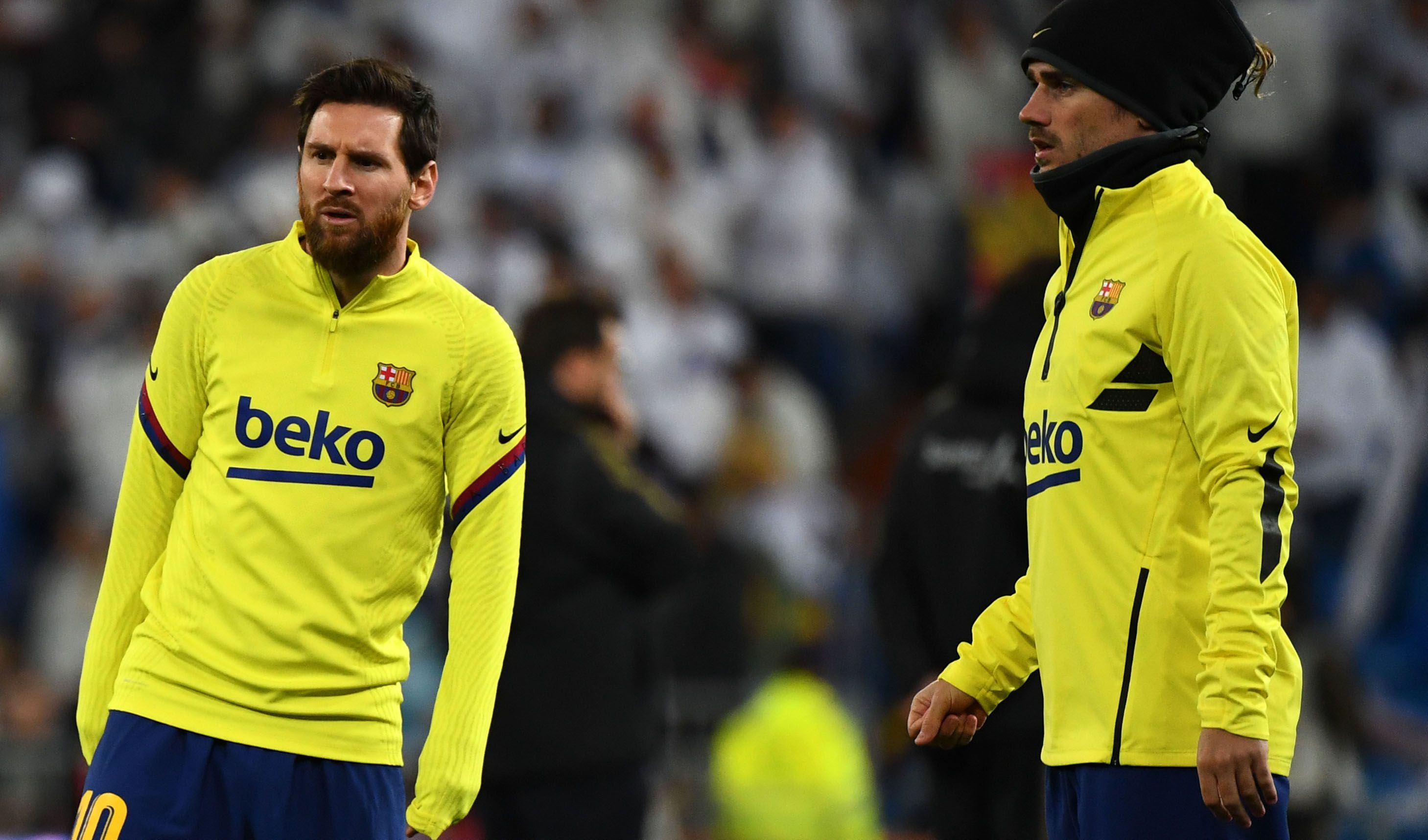 Leo Messi y Griezmann en el calentamiento antes de un partido