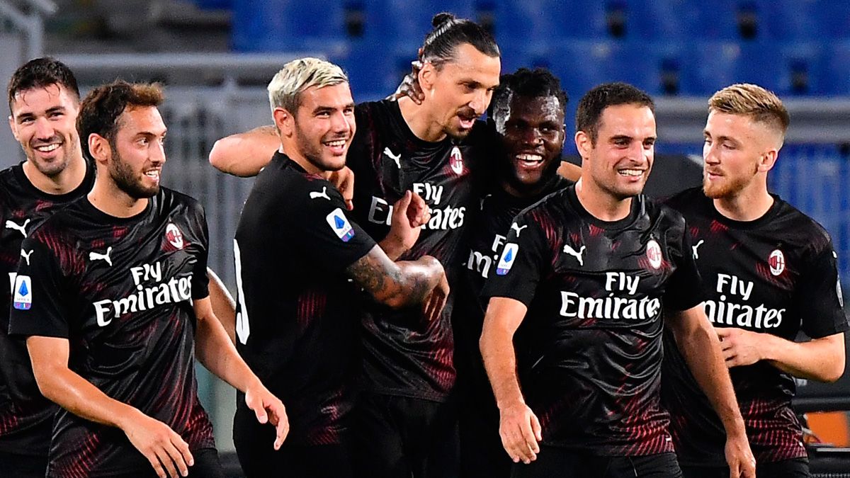 The players of Milan celebrate a goal to Lazio in the Serie A